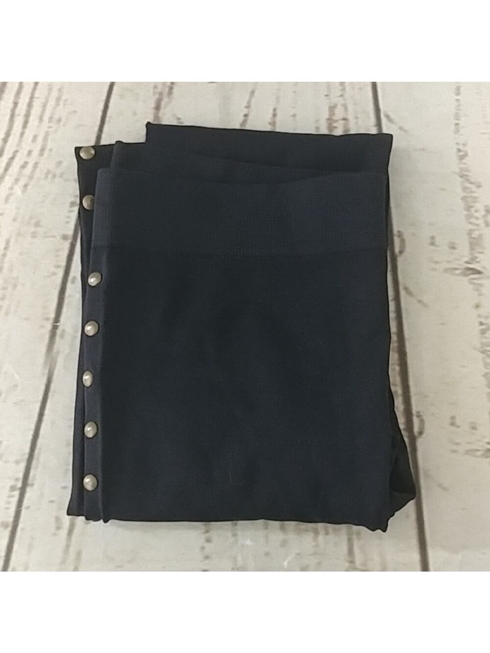 Black Capri/Cropped Leggings With Metallic Accents Size Small